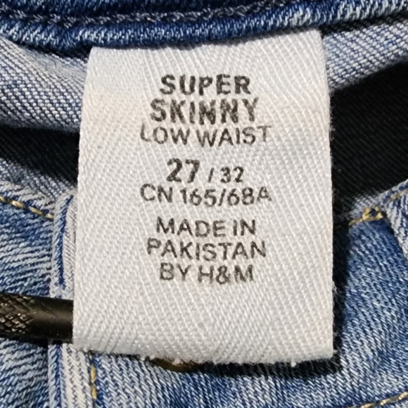 &Denim By H&M Super Skinny Low Rise Distressed Knee Jeans - Picture 7 of 9